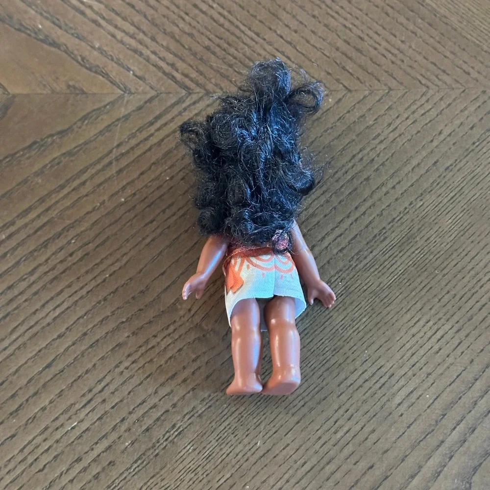 Disney Moana Petite Doll 6 inch Articulated Mini Figure with Curly Hair Outfit